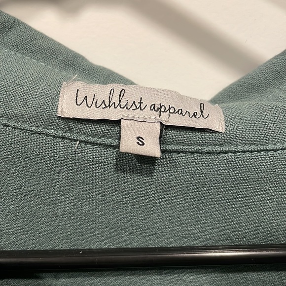 Green cropped blouse. - Picture 2 of 3